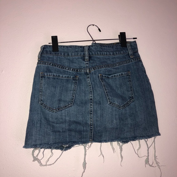 PacSun Ripped Denim Mini Skirt Size 25 - Picture 3 of 4